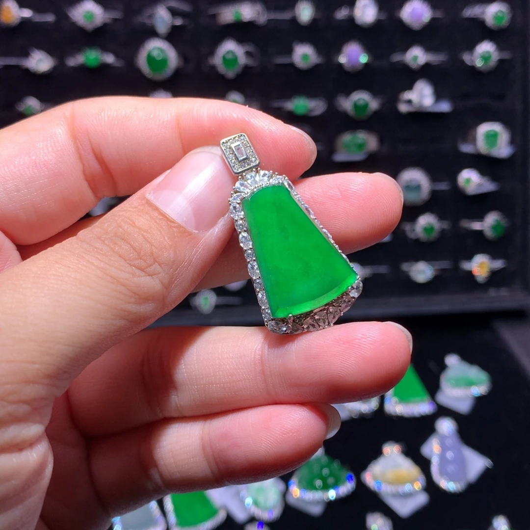 翡翠银S925镶嵌颈饰翡翠