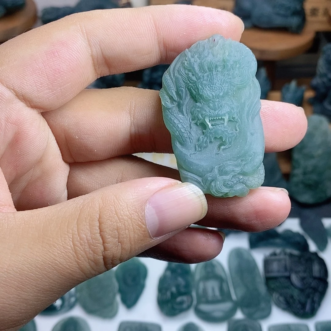 定制翡翠未镶嵌龙牌