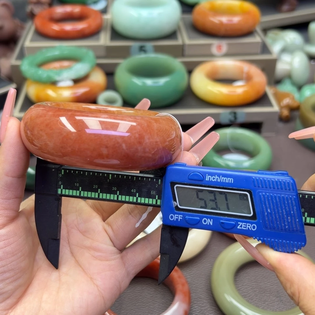 未镶嵌手镯石英岩玉