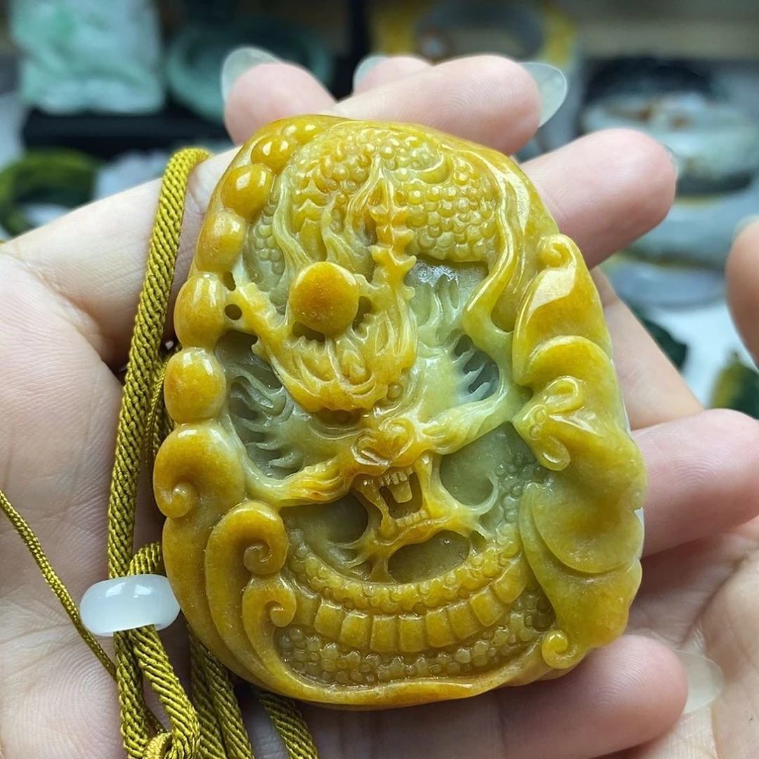 翡翠未镶嵌颈饰等****G牌子