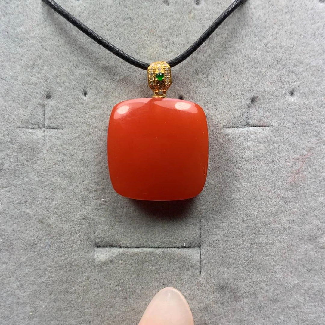 南红玛瑙吊坠18K金镶嵌