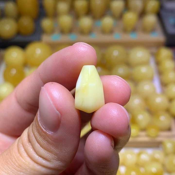 蜜蜡裸石未镶嵌天然俄料浓白花蜜蜡三通10左右