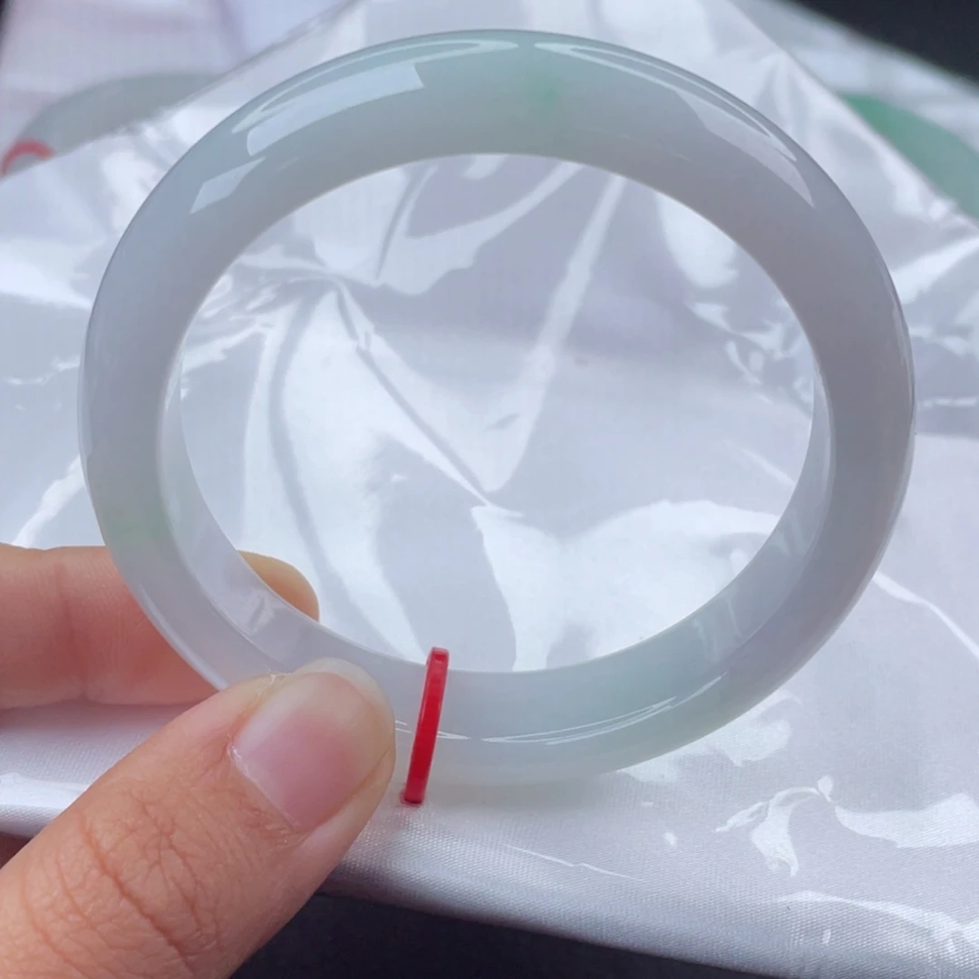 翡翠手镯未镶嵌5556正圈