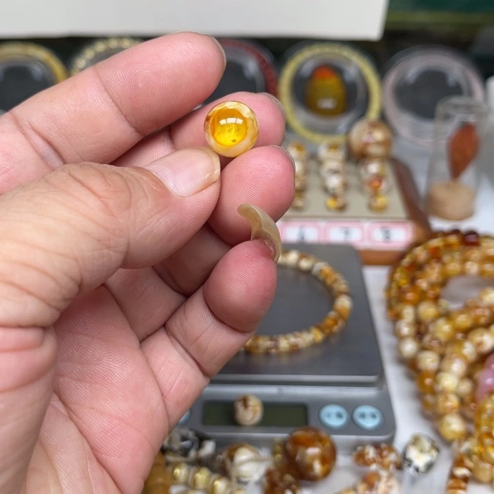 克***型琥珀未镶嵌裸石76号