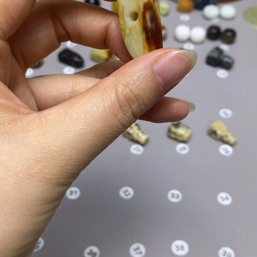 蛇纹石玉配饰合金三**宝