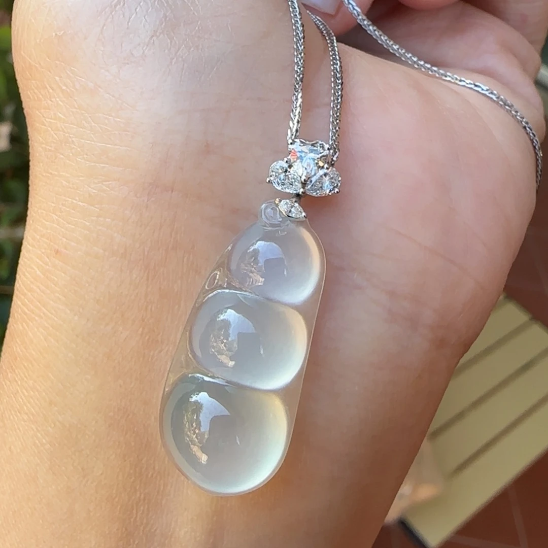 翡翠18K金镶嵌颈饰高冰福豆