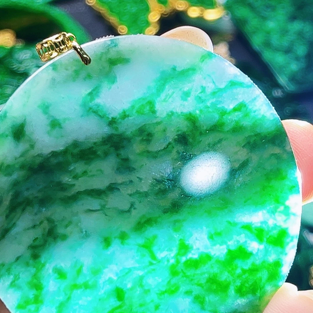 颈饰18K金镶嵌翡翠