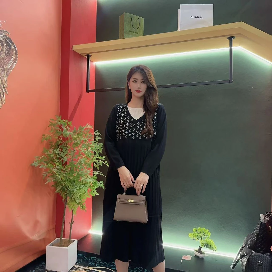 9002多金大码气质减龄长款新款秋冬季女装设计感连衣裙女