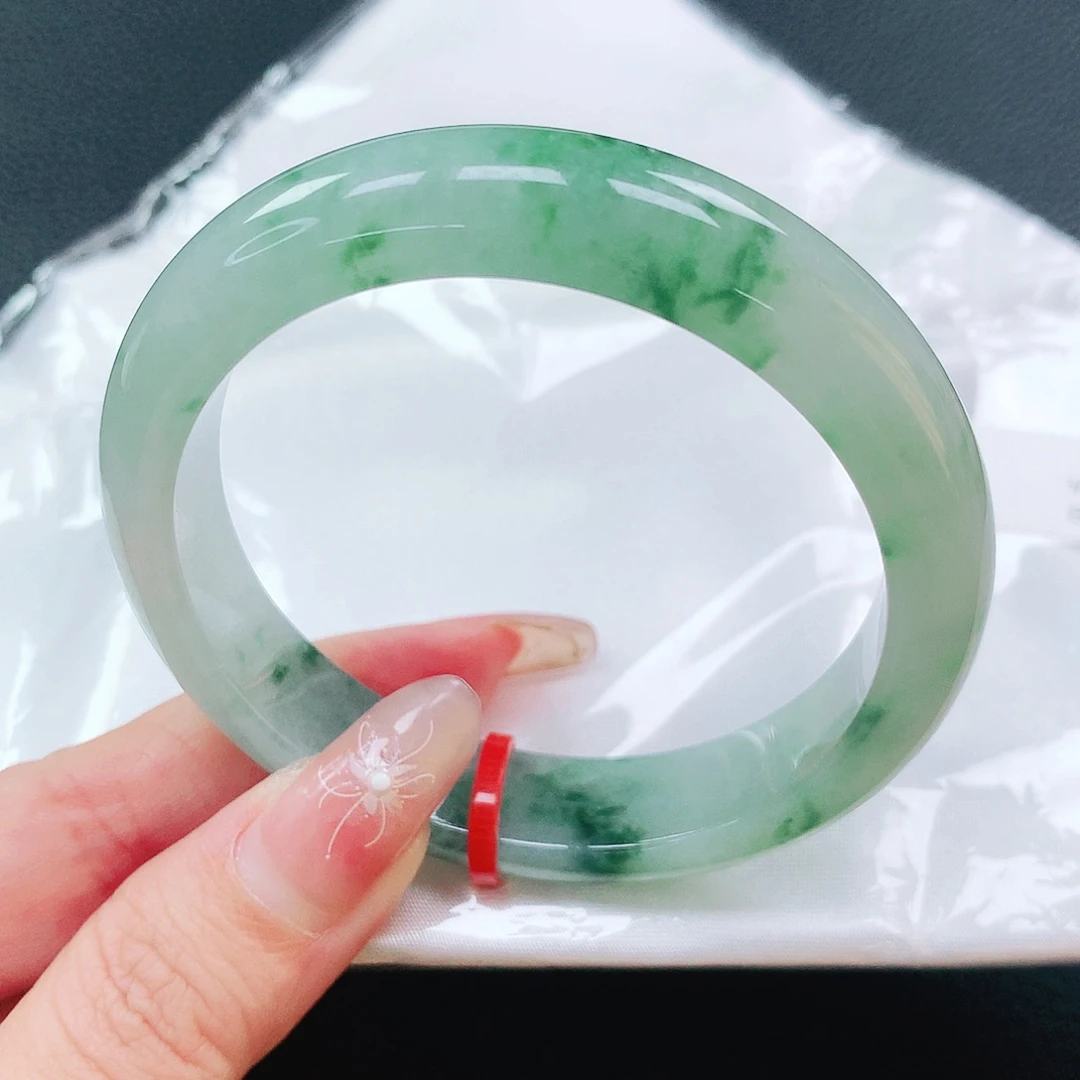 翡翠手镯未镶嵌54圈