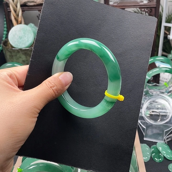 未镶嵌手镯石英质玉