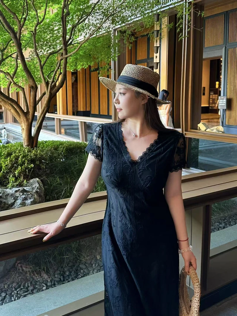 琪琪怪怪大码女装【高段位】法式气质蕾丝显瘦连衣裙D17121QD