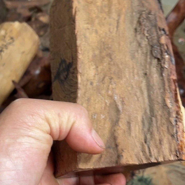 自****黄花梨/降香黄檀把件409老料