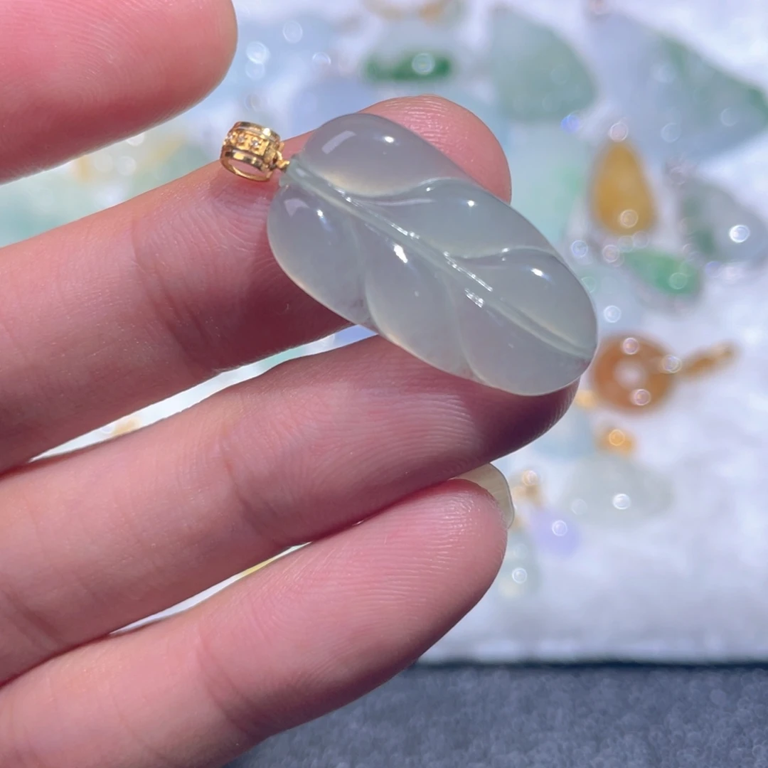 翡翠18K金镶嵌颈饰翡翠