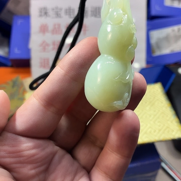 颈饰未镶嵌和田玉（糖玉）