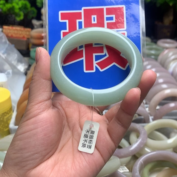 石英质玉（佘太翠）未镶嵌手镯