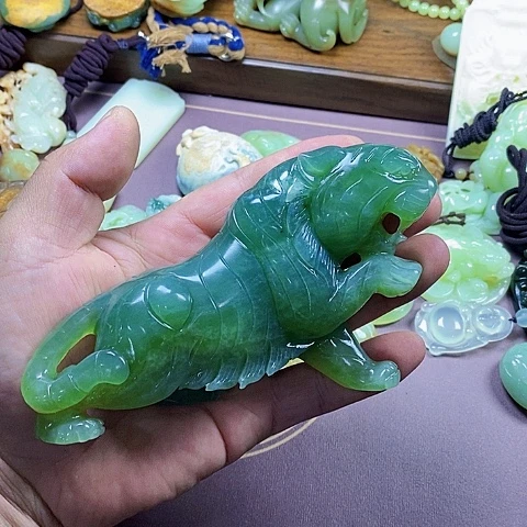 合金蛇纹石玉颈饰