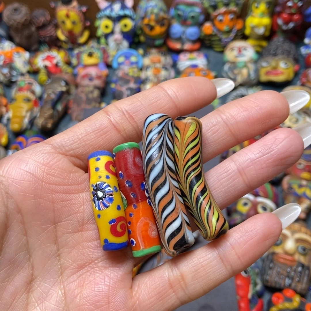 琉璃颈饰弯管一个