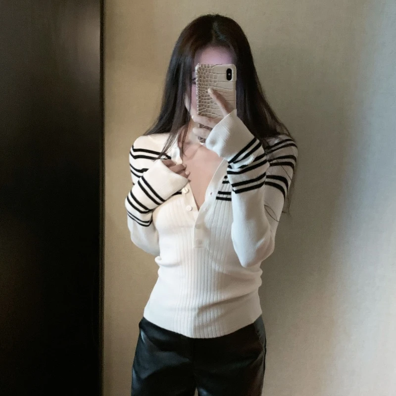 polo领条纹设计感针织打底衫女春季新款修身时尚气质内搭v领短款