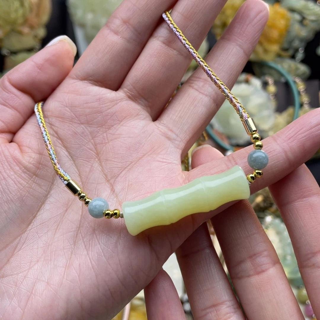 蛇纹石玉颈饰未镶嵌