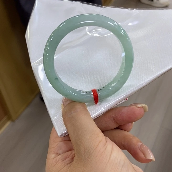 翡翠手镯未镶嵌A货