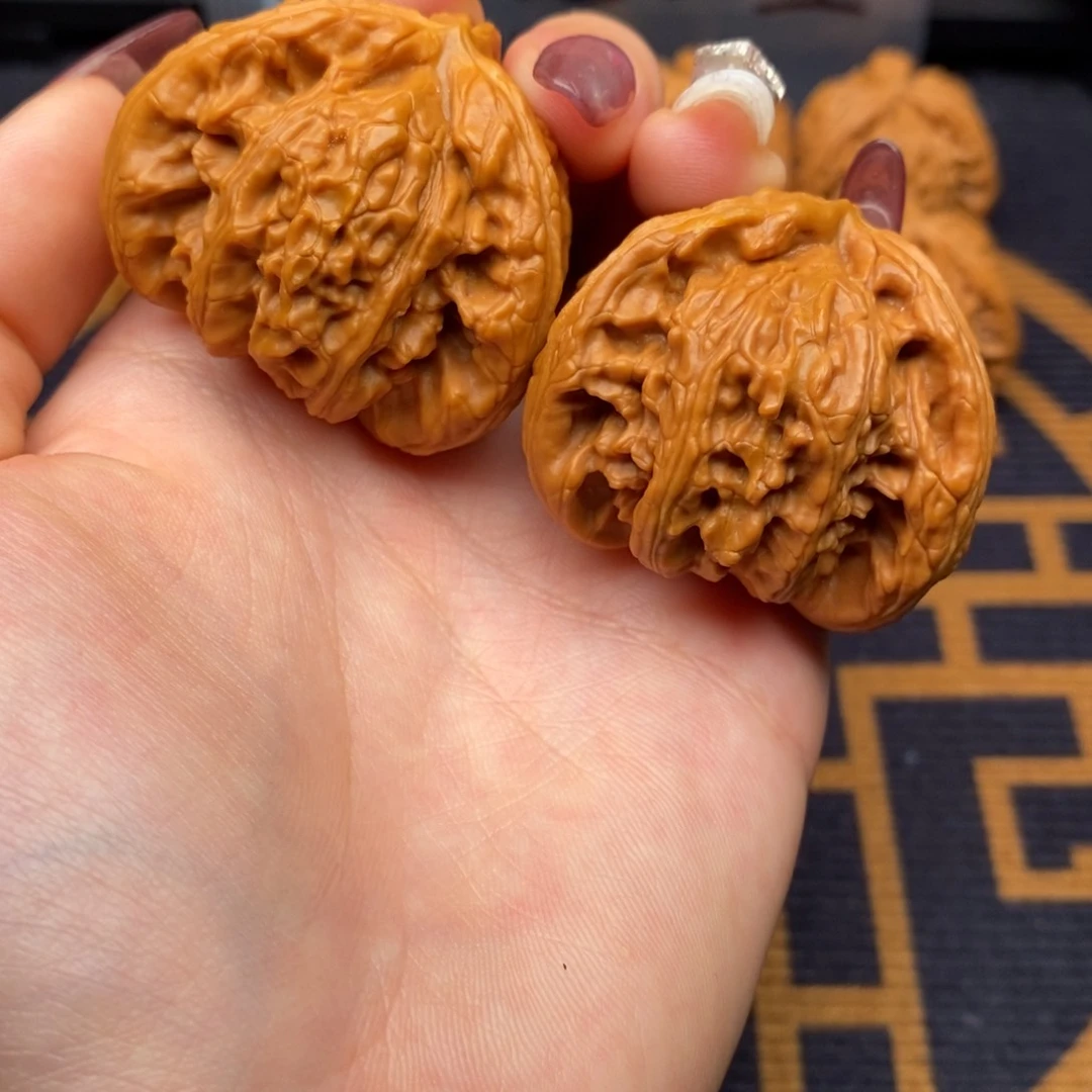 强***盛文玩核桃吊坠白狮子