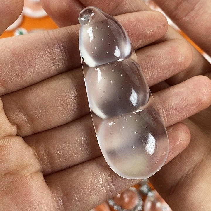 妍***贝石英质玉未镶嵌颈饰
