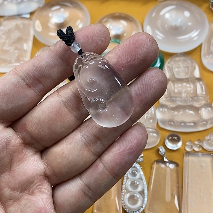 石英质玉吊坠未镶嵌