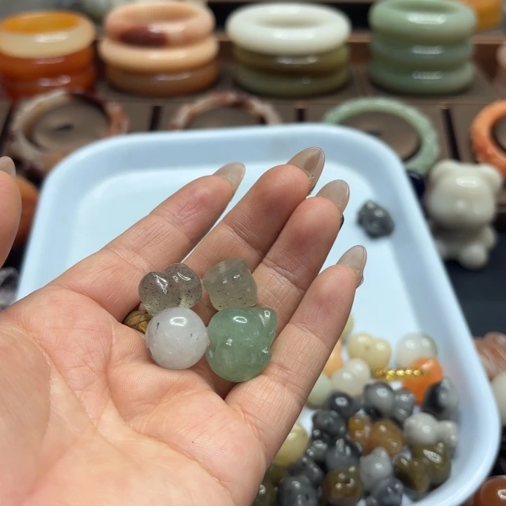 星***回石英岩玉合金颈饰