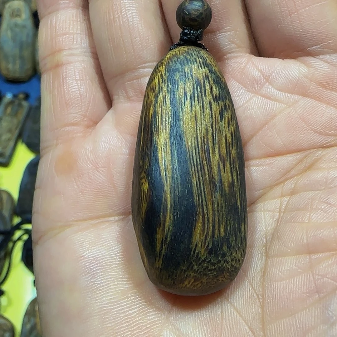 沉香碎屑沉香海南白奇乌身瘤疤无事牌带绳7.5