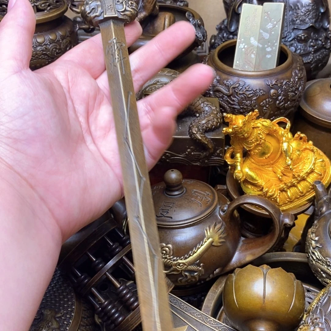 铜器摆件做工精良