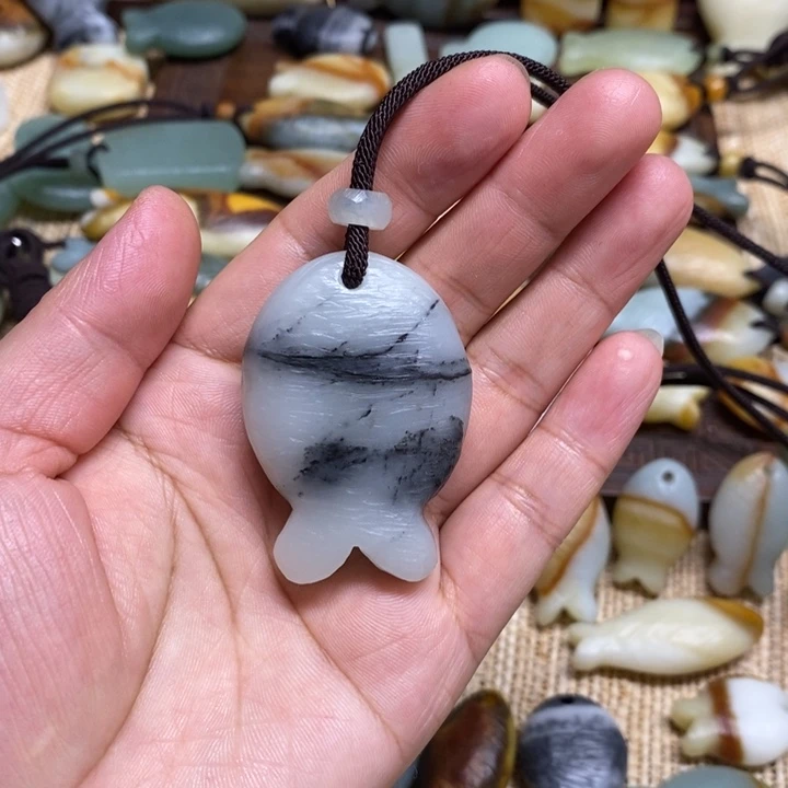 Y***o蛇纹石玉未镶嵌颈饰