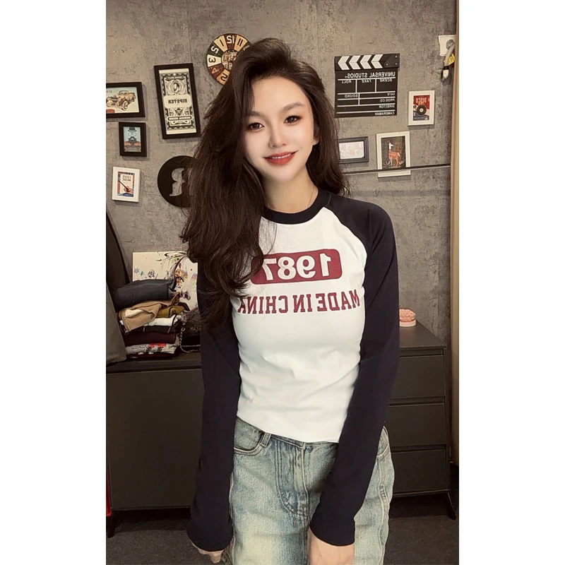 字母印花工艺拼接撞色高弹力插肩长袖棉T恤女修身显瘦秋季上衣