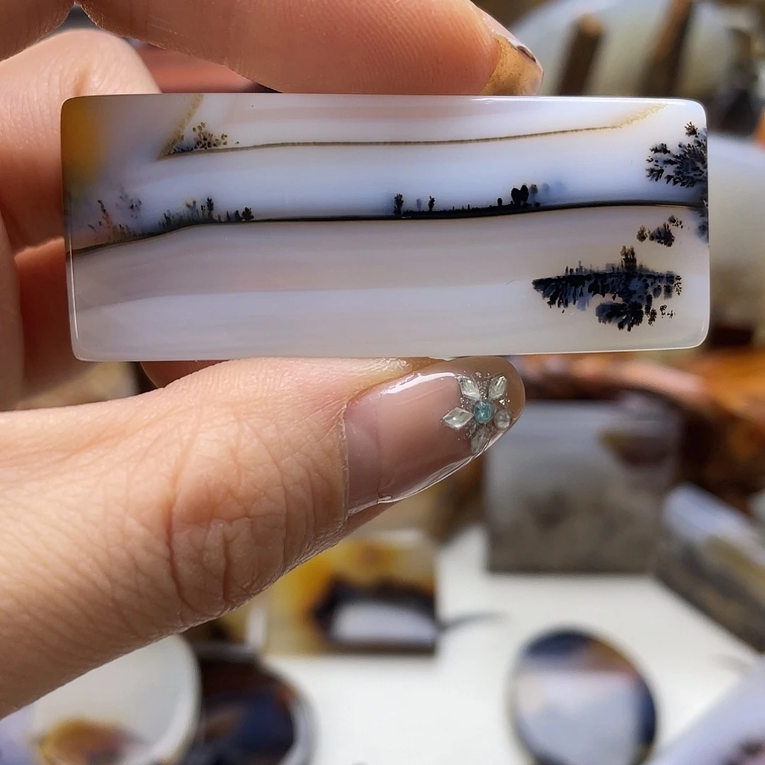 疏***河玛瑙/玉髓未镶嵌珠宝半成品