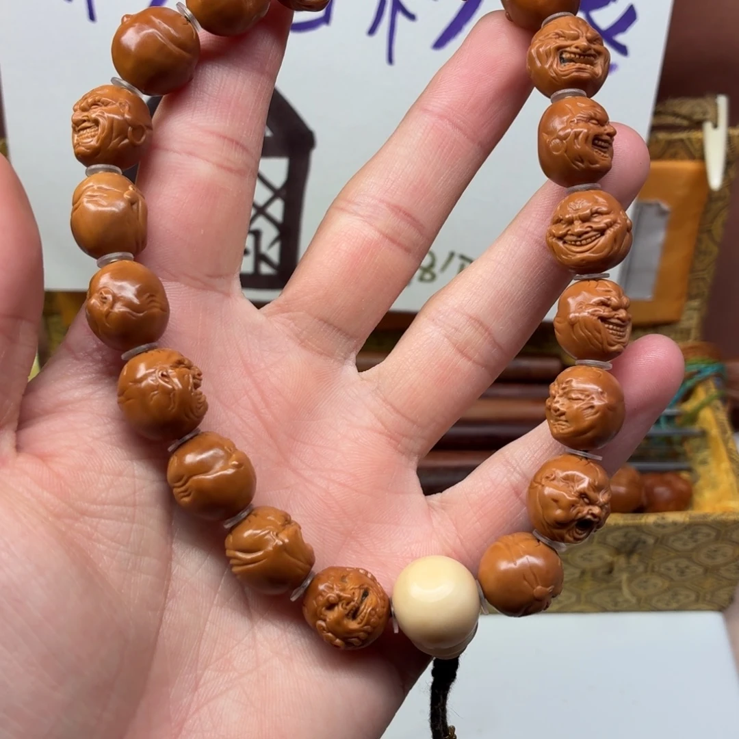 吊坠橄榄核恶僧手持