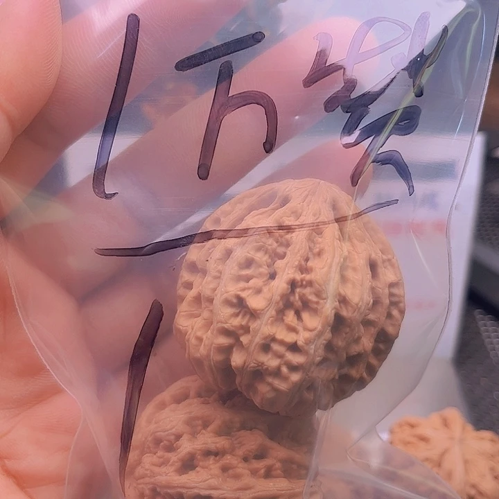 冰***米猴头核桃把件大粗筋