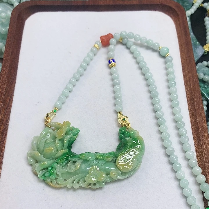 翡翠颈饰未镶嵌吊坠