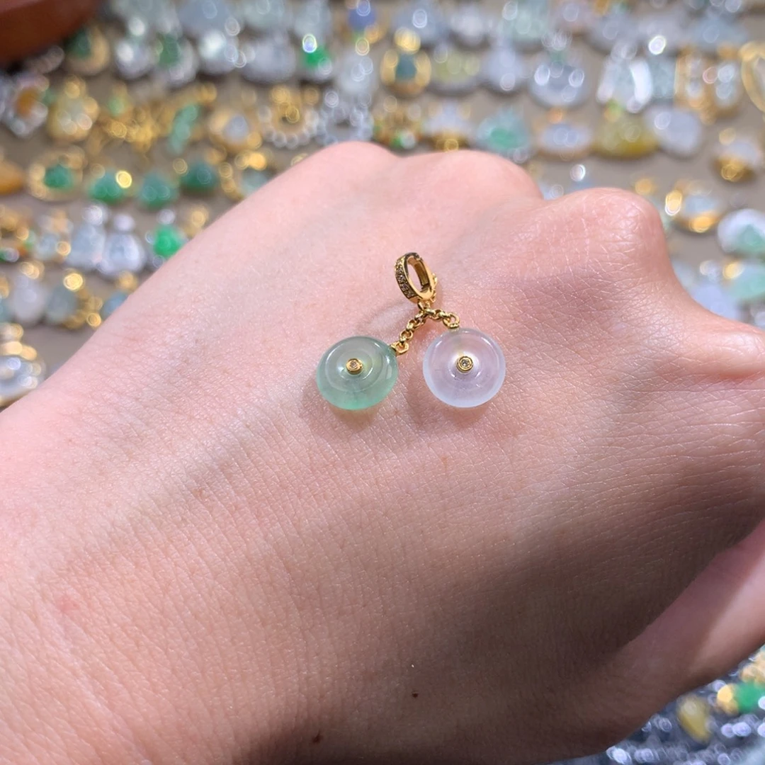 翡翠18K金镶嵌颈饰小滴流