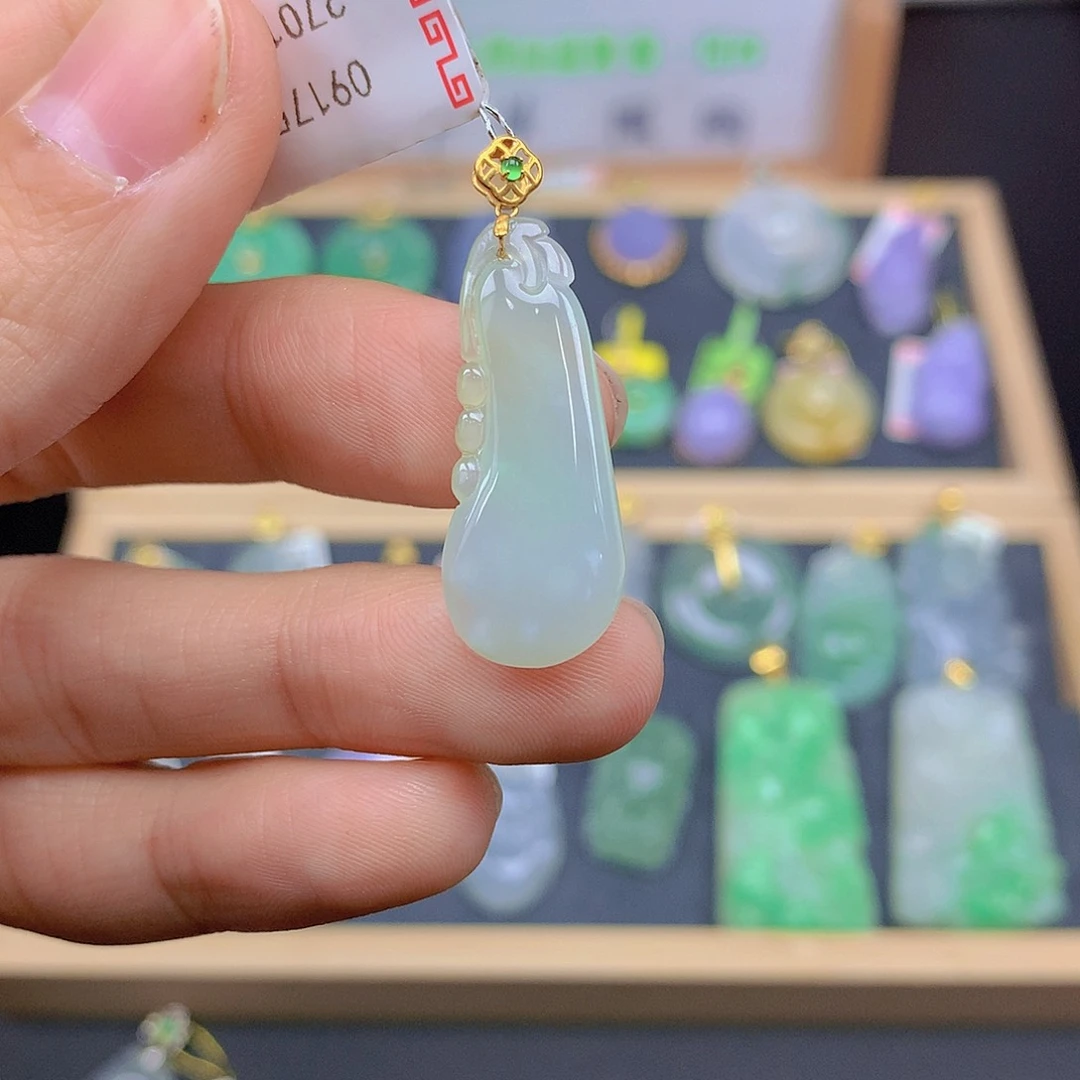 翡翠颈饰18K金镶嵌翡翠