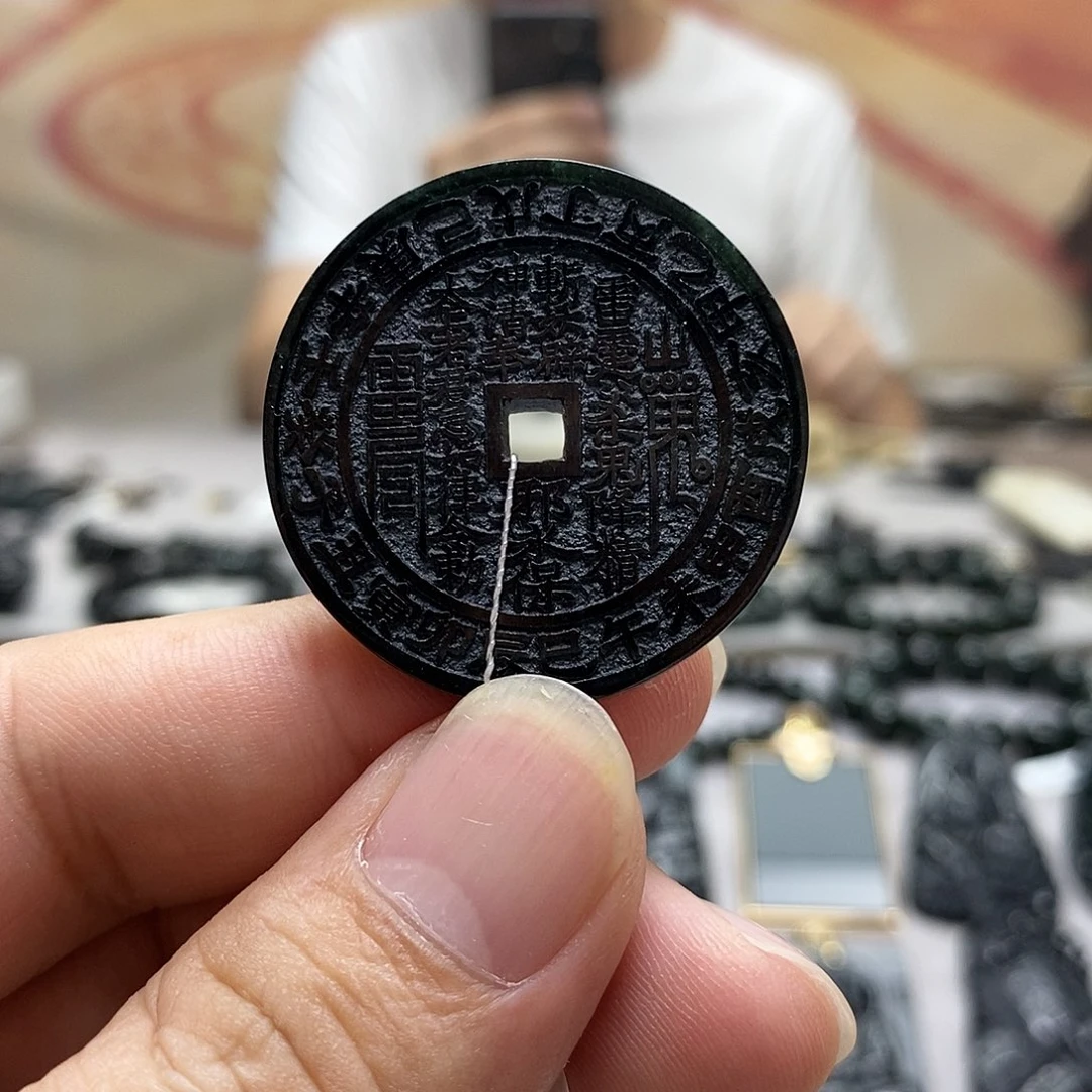 翡翠未镶嵌颈饰圆牌
