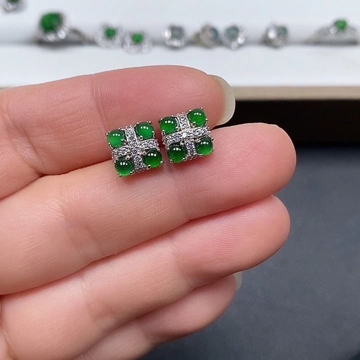 颈饰未镶嵌翡翠耳钉