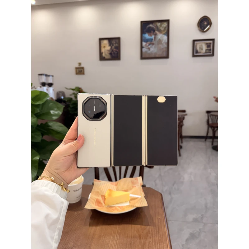 适用于华为MateXT/XTs三折叠手机壳 压纹字母单后壳 透明边框