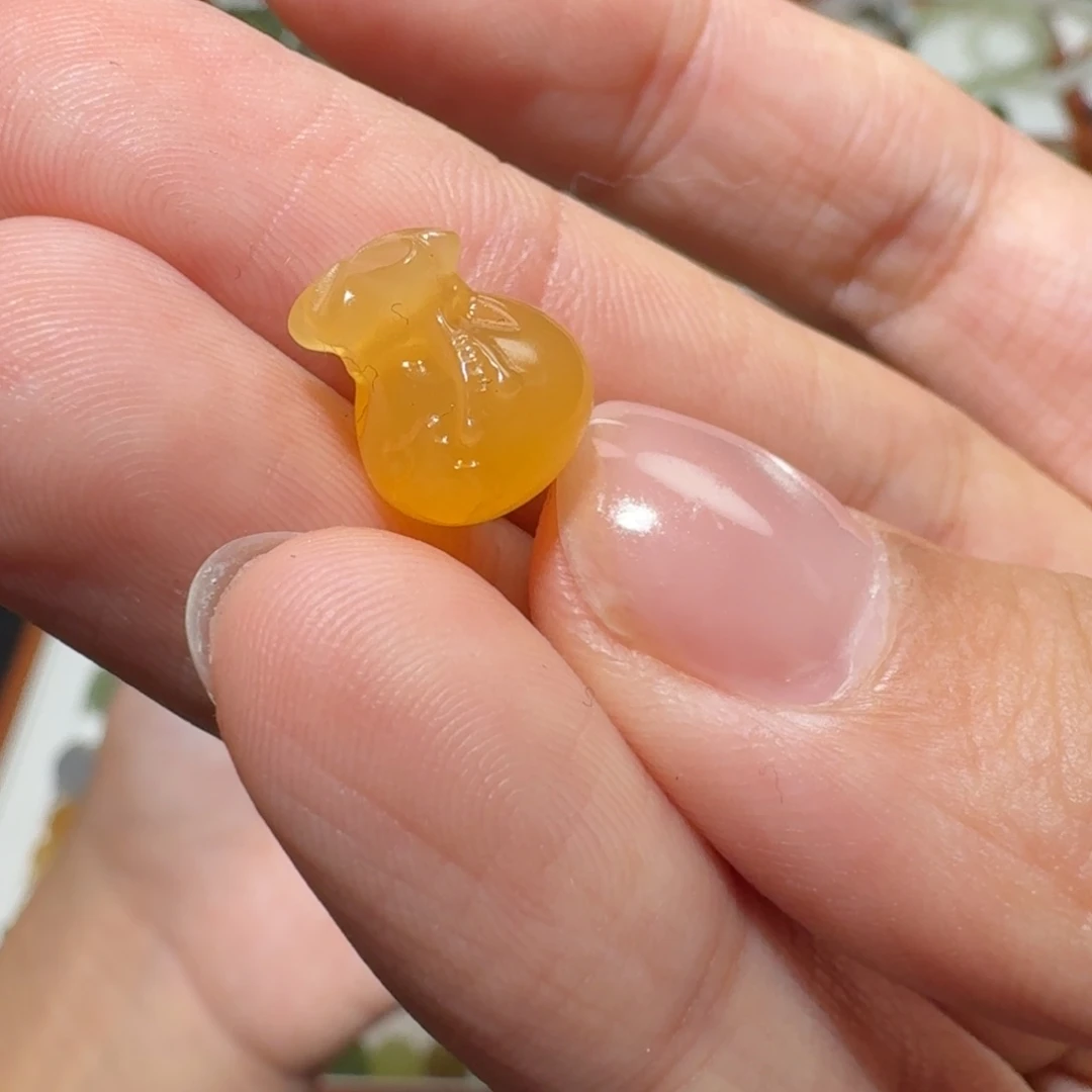 石英质玉（黄龙玉）未镶嵌颈饰