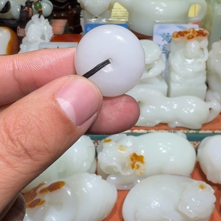 黎***本透闪石质玉未镶嵌摆件