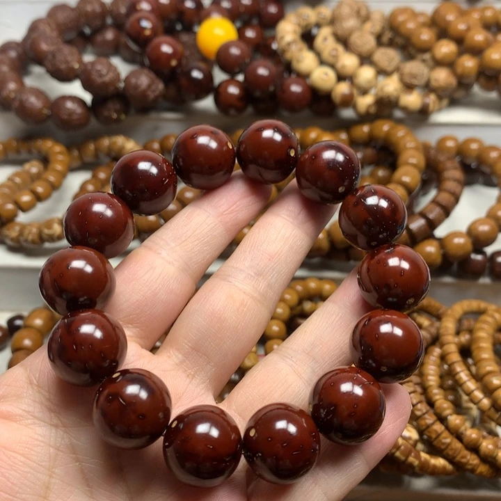 ****、手串紫金鼠17+mm红皮老料光珠手串