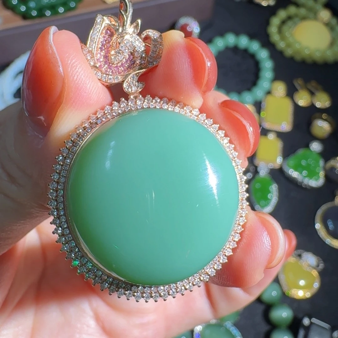 和田玉（碧玉）粉绿过眼过灯18K金镶嵌