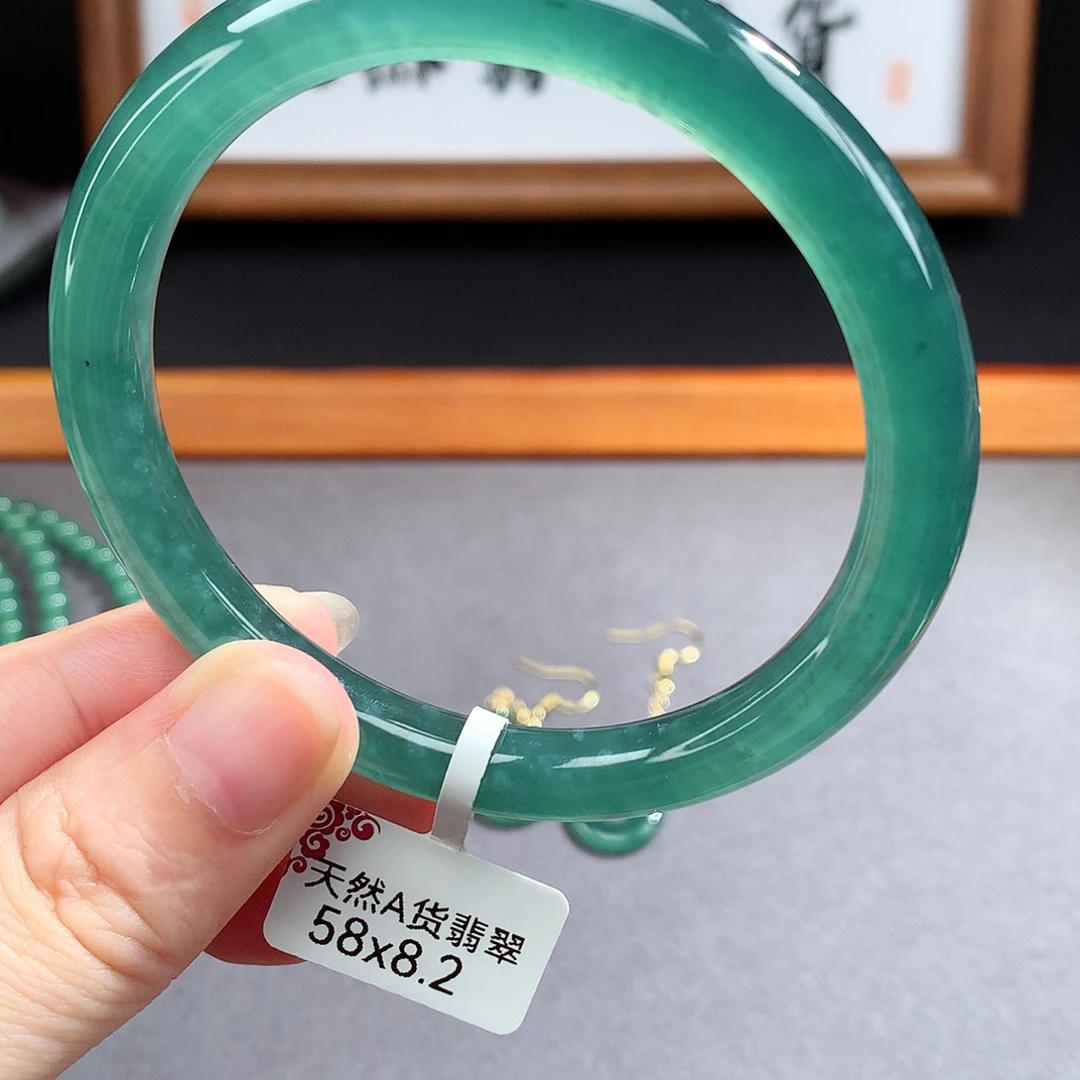 翡翠手镯（圆镯）未镶嵌