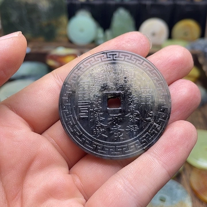 蛇纹石玉挂件未镶嵌