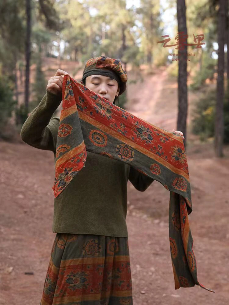 云雾里 原创设计3059复古文艺松弛感柔软舒适印花圆机针织围巾