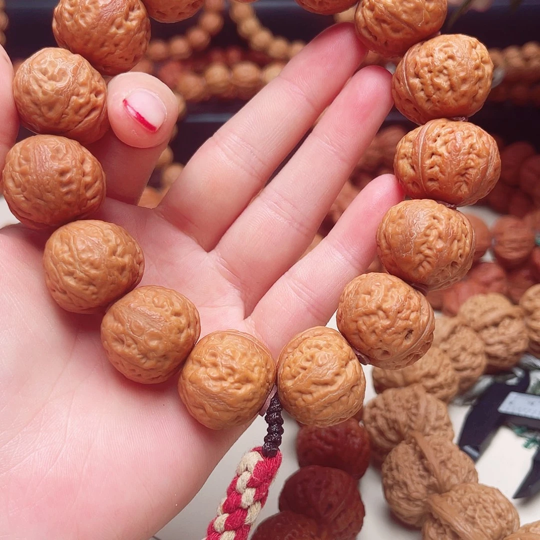 文玩核桃吊坠龙珠