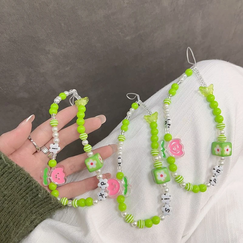 夏天绿色花朵手链挂饰爱心串珠手机壳ccd挂链相机挂件挂绳链条